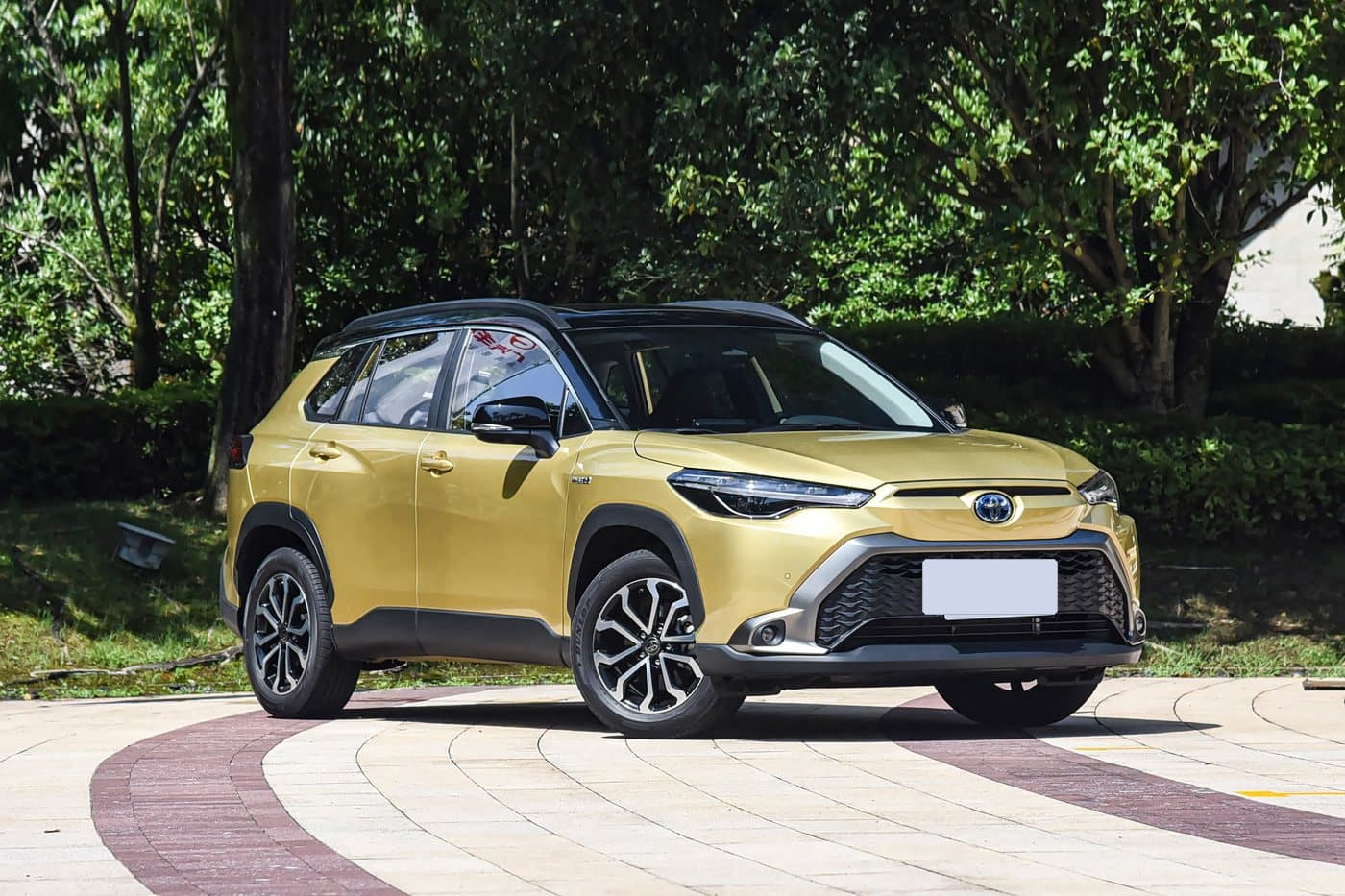 2023 Toyota Frontlander — front three-quarter view, Black roof / Amber Gold, compact SUV for export