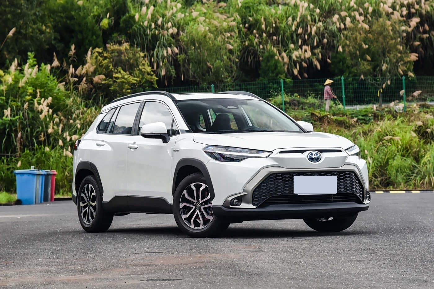 2023 Toyota Frontlander — front three-quarter view, Platinum Pearl White, compact SUV for export